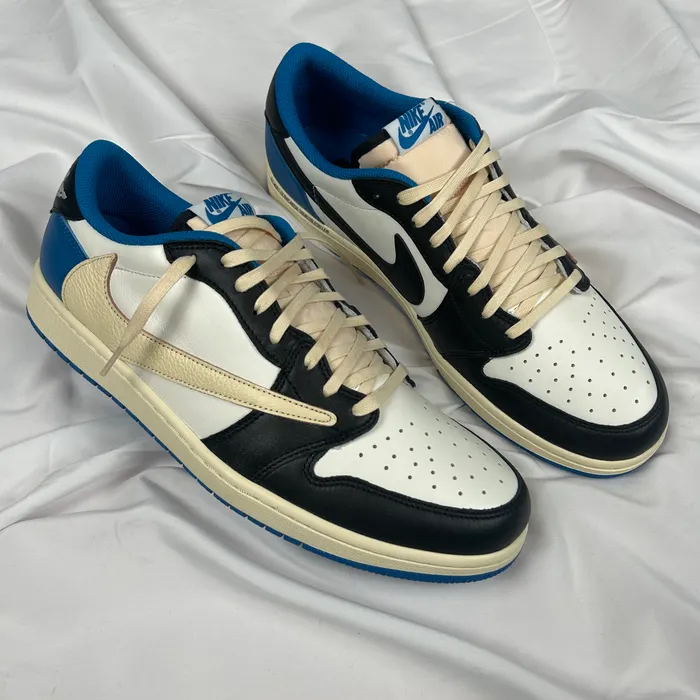 Classic black and white lace-up sneakers for men and women - casual footwear