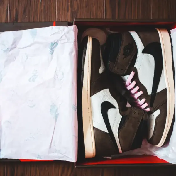 Trendy sporty boots placed in gift box - unisex sneaker packaging